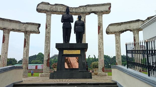 Monumen Tugu Pahlawan dan Museum 10 November Monumen Tugu Pahlawan dan Museum 10 November
