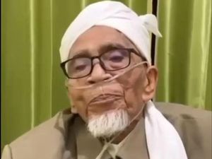 Mustasyar PBNU TGH Turmudzi Badaruddin Dukung Penghentian Gus Yahya