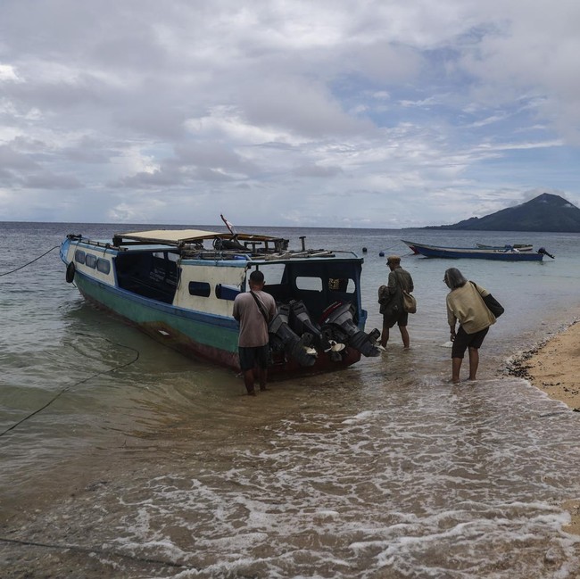 Ojek Perahu, Nadi Transportasi Warga Menuju Pulau Rhun