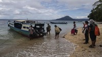 Ojek Perahu, Nadi Transportasi Warga Menuju Pulau Rhun