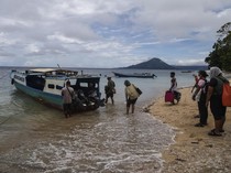 Ojek Perahu, Nadi Transportasi Warga Menuju Pulau Rhun