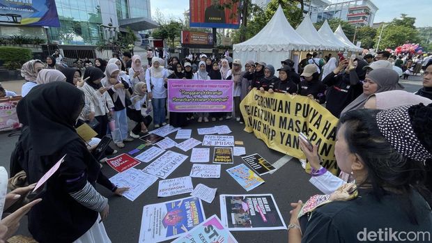 Pelecehan Seksual Semarang Suasana aksi 16 Hari Anti Kekerasan Terhadap Perempuan di CFD Jalan Pahlawan, Kelurahan Mugassari, Kecamatan Semarang Selatan, Minggu (7/12/2025).