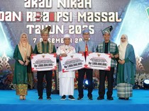 Walkot Pekanbaru Serahkan Bantuan Rp 3 M untuk Korban Bencana Sumatera