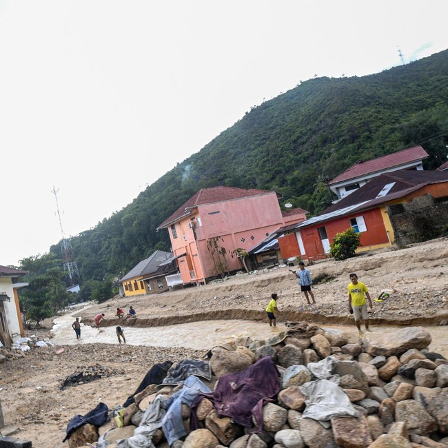Penampakan Sungai Aek Godang Mengalami Pendangkalan Usai Longsor