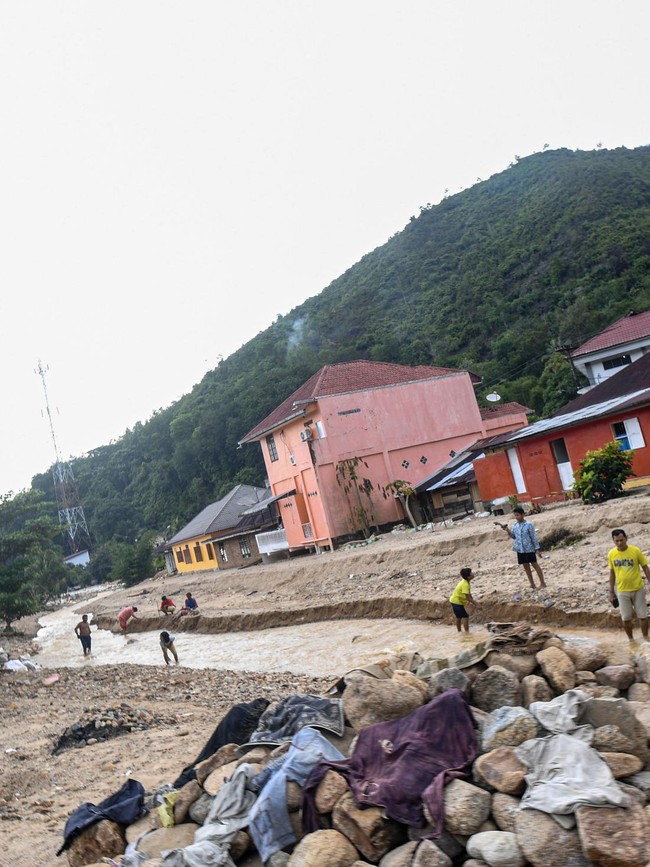 Penampakan Sungai Aek Godang Mengalami Pendangkalan Usai Longsor
