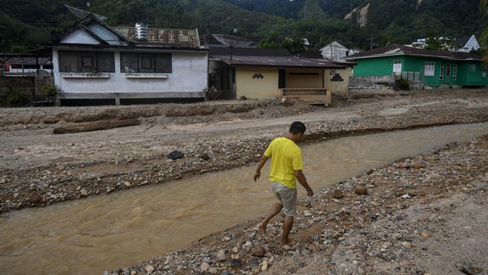 Dampak Bencana Sumatera: Desa Nyaris Lenyap, Sungai Bak Daratan