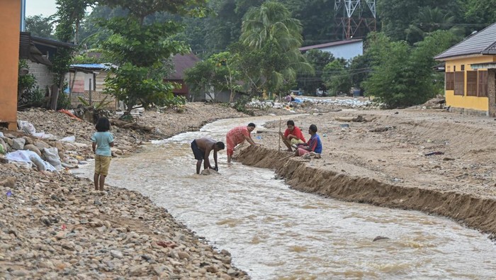 Pasca Banjir-Longsor, Sungai Aek Godang di Sibolga Alami Pendangkalan