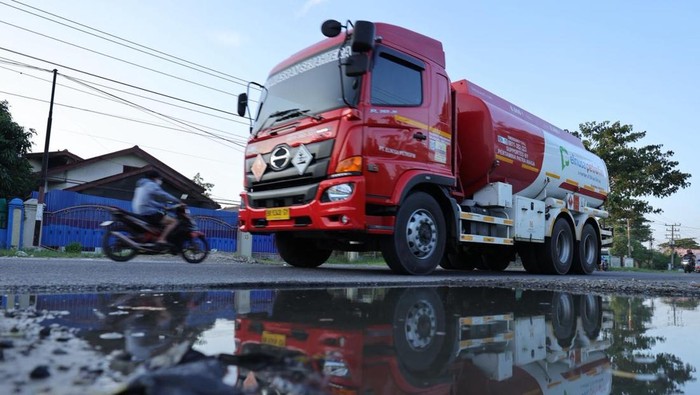 Cerita Awak Mobil Tangki Pertamina Antar BBM di Wilayah Terdampak Bencana