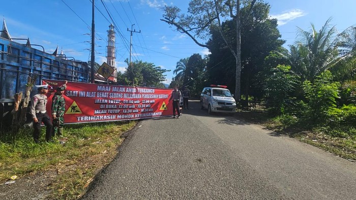 Material Sisa Bencana Disingkirkan, Akses ke Palembayan Agam Dibuka-Tutup