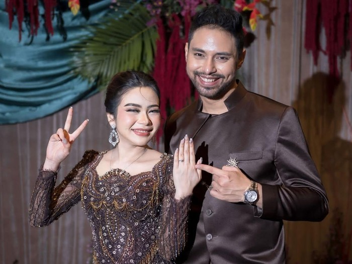 Momen lamaran Rara LIDA dan Aladull.