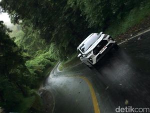Menaklukkan Kaki Gunung Rinjani dengan Toyota New Veloz Hybrid