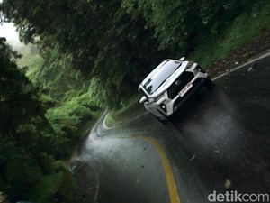 Menaklukkan Kaki Gunung Rinjani dengan Toyota New Veloz Hybrid