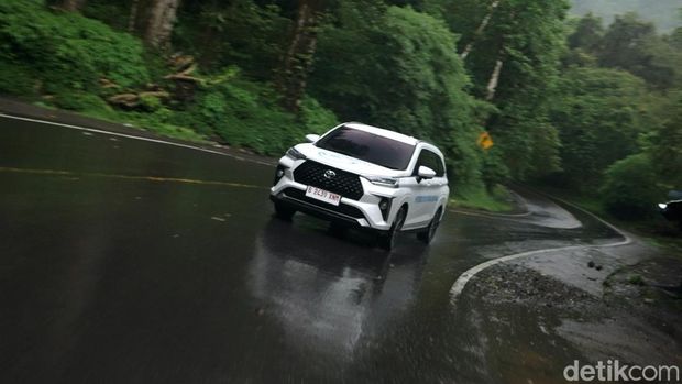 Road trip Lombok-Banyuwangi bersama Toyota New Veloz Hybrid dalam program Veloz Hybrid EV Lintas Nusa