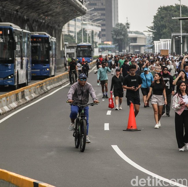 Semangat Warga Olahraga di CFD Jakarta