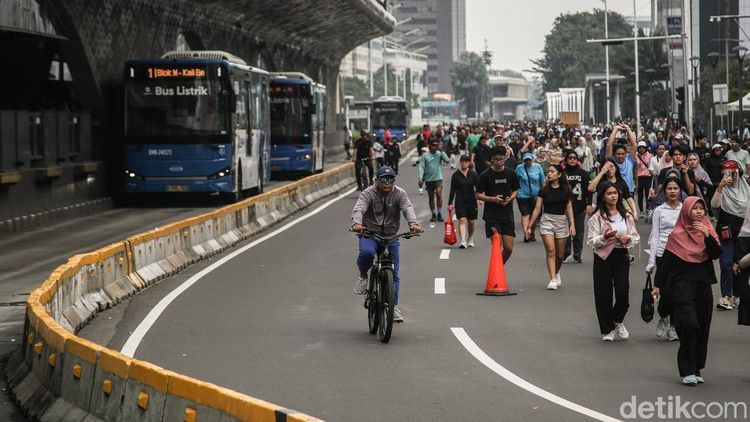 Semangat Warga Olahraga di CFD Jakarta