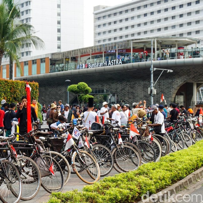 Sentuhan Nostalgia Ontel Ramaikan Suasana CFD Jakarta