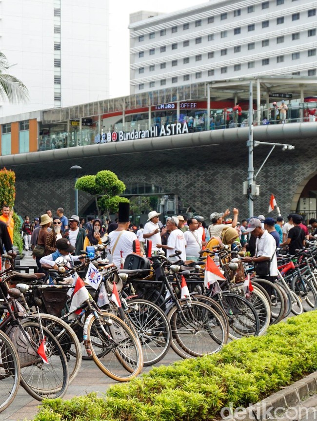 Sentuhan Nostalgia Ontel Ramaikan Suasana CFD Jakarta