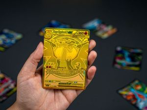 Evolusi Terbaru Charizard di Pokemon Game Kartu Koleksi Seri Kobaran Biru