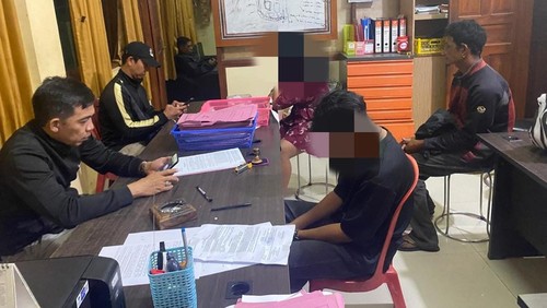 Siswi asal Desa Lokapaksa, Kecamatan Seririt, Buleleng, inisial GA dan pemuda inisial GV (19) di Banjar Dinas Temen, Desa Penglumbaran, Kecamatan Susut, Bangli, diperiksa di Polsek Seririt, Jumat (5/12/2025). (Dok. Polres Buleleng)