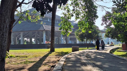 Suasana asri di RTH Pagutan, Kota Mataram, Minggu (7/12/2025). (Nathea Citra/detikBali)