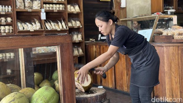 Suasana Tukies Coconut Shop, Ubud, Bali, Minggu (7/12/25). (Dinda Anatasya/detikBali). Suasana Tukies Coconut Shop, Ubud, Bali, Minggu (7/12/25). (Dinda Anatasya/detikBali).