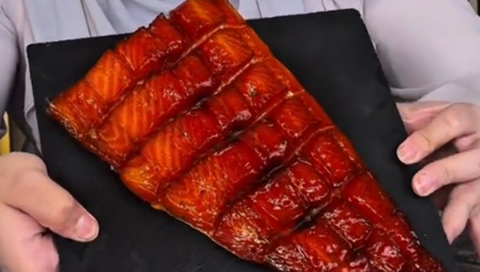 Tasyi Athasyia bikin candied salmon