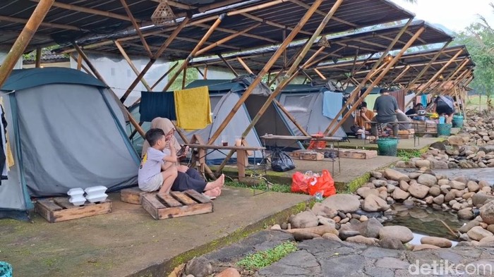 Keseruan Bermain Permainan Tradisional hingga River Tubing di Subang