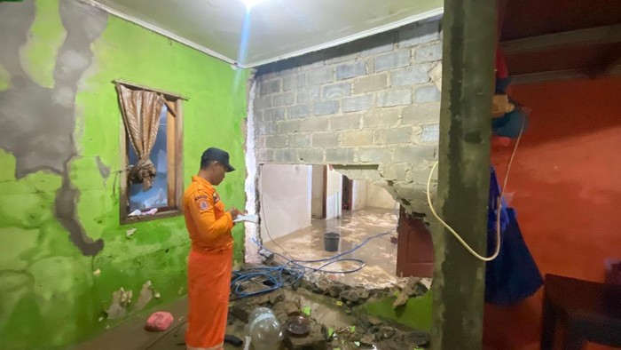 6 Rumah di Cijayanti Bogor Rusak Diterjang Banjir, 9 Orang Mengungsi