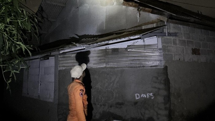 Hujan Deras, 7 Rumah di Bojong Koneng Bogor Rusak Tertimpa Pohon Tumbang