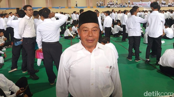 Kisah Ahmad 31 Tahun Berjuang Jaga SD Kini Diangkat PPPK Magelang