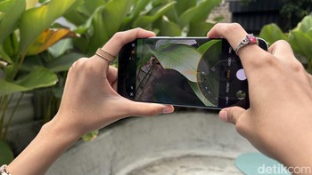 Tombol ini pun bisa berfungsi sebagai tombol shutter hingga tombol untuk merekam video. Foto: Rizqy Nur Amalia/detikINET