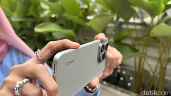 AI Camera Button di perangkat HONOR memungkinkan pengguna membuka kamera hanya dengan satu tekan. Foto: Rizqy Nur Amalia/detikINET
