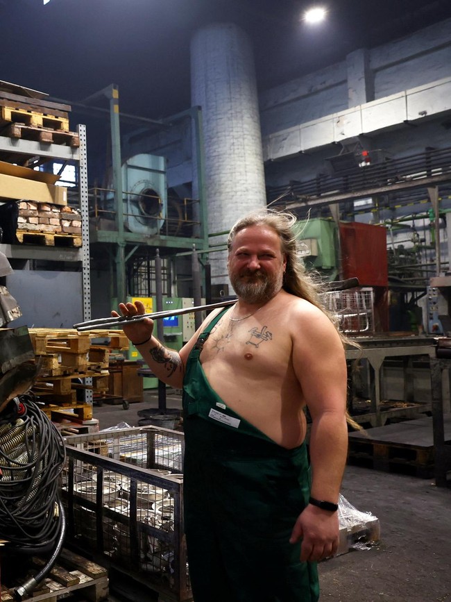 Aksi Amal Unik Pekerja Logam Budapest