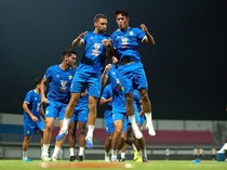 Dua Pemain Versatile Berpotensi Tinggalkan Persib