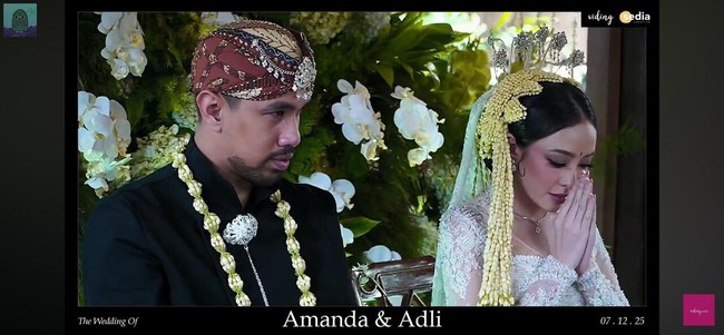 Netizen setia mengikuti perkembangan Amanda Zahra sejak isu perselingkuhan hingga bangkit pasca perceraian. Berselang tiga tahun, ia menuai dukungan untuk melanjutkan hidup dan menikah lagi dengan seorang pria bernama Adli. Foto: Twitter