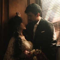 Pernikahan Amanda Zahra juga dianggap sebagai “hari patah hati nasional” karena ia dikagumi banyak pria dan wanita, dan kini tak lagi sendiri. Netizen menggaungkan frase “Mamah Nikah” karena sosoknya yang dianggap sempurna dan keibuan. Foto: Twitter