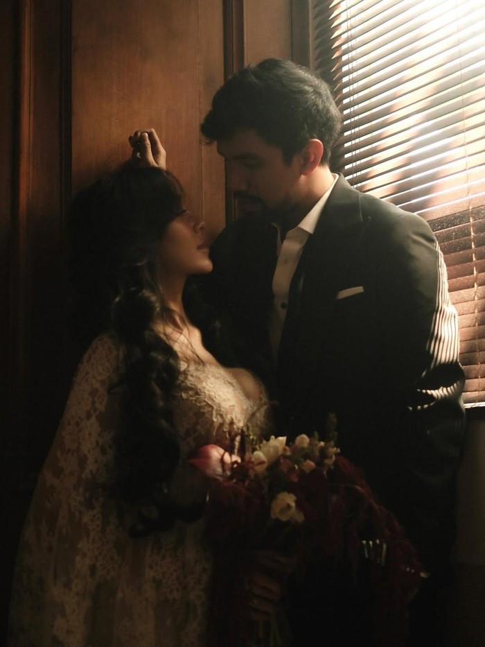 Selebgram Amanda Zahra melangsungkan akad nikah bersama kekasihnya, Minggu (7/12/2025).