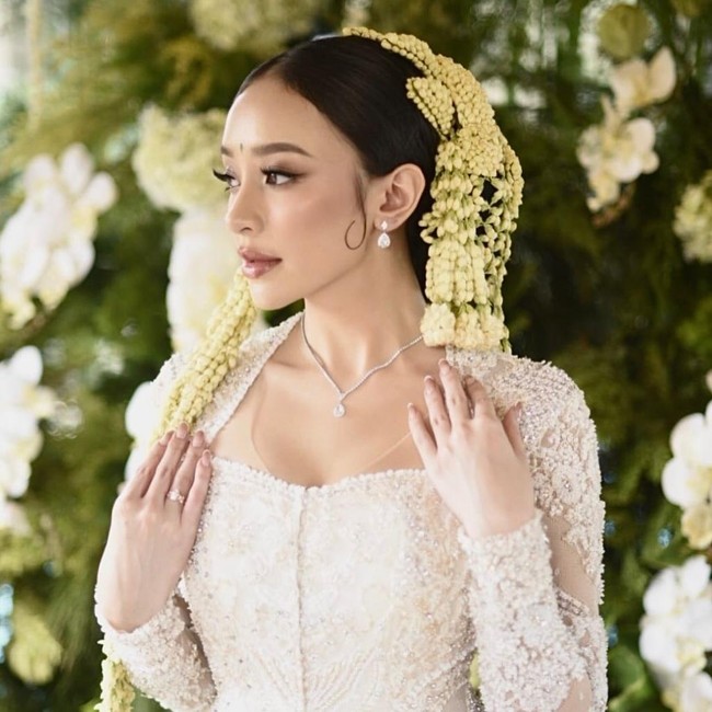 Potret Pernikahan Selebgram Amanda Zahra yang Trending, Jadi Pengantin Sunda