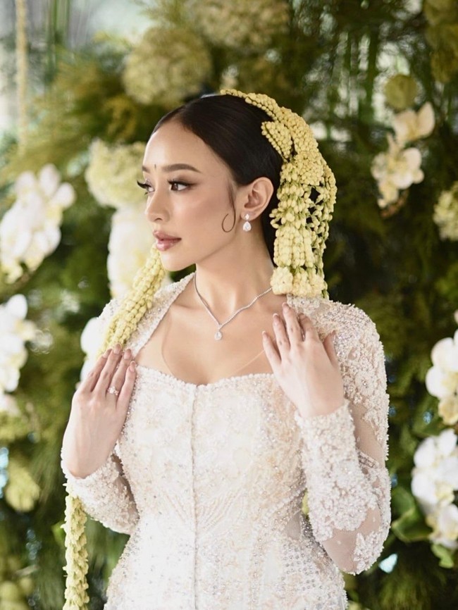 Potret Pernikahan Selebgram Amanda Zahra yang Trending, Jadi Pengantin Sunda
