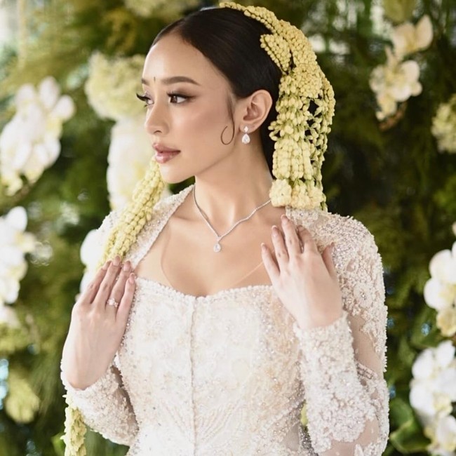 Pesona Amanda Zahra yang Pernikahannya Hebohkan Netizen