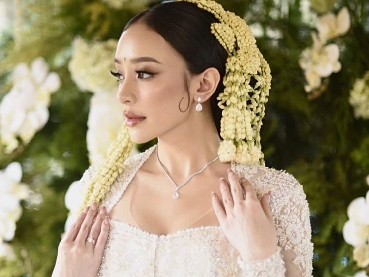 Pesona Amanda Zahra yang Pernikahannya Hebohkan Netizen