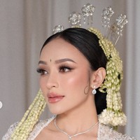 Cantiknya Amanda Zahra Jadi Pengantin Sunda, Flawless Dengan Riasan Soft Glam