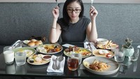 Pesona Amanda Zahra yang Hobi Kulineran di Resto Hits