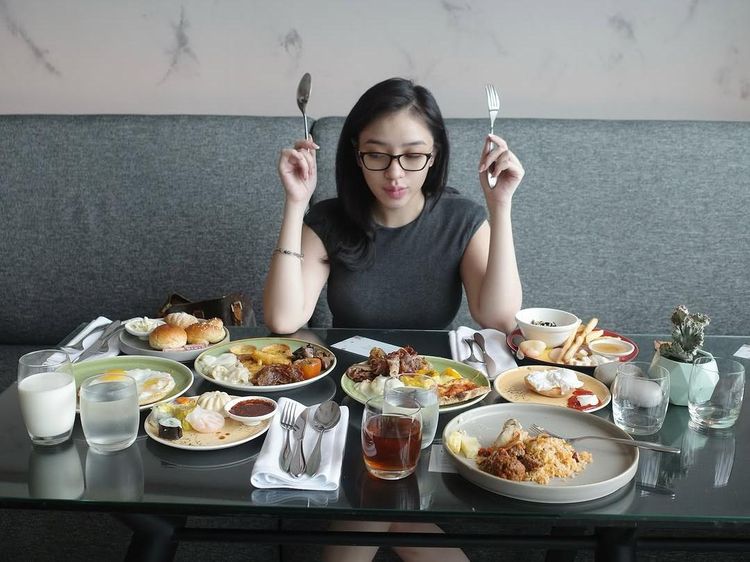 Pesona Amanda Zahra yang Hobi Kulineran di Resto Hits