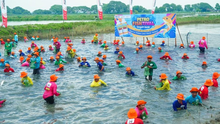 Petrokimia Dorong Kualitas Budidaya Ikan Lewat Petro Fishtival Gogoh Iwak