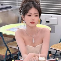 Aktris Bai Lu dijuluki Putri iQIYI karena popularitasnya di situs streaming tersebut. Namun kehadirannya dalam ajang penghargaan beberapa waktu lalu mengundang kontroversi karena masalah tempat duduk. Foto: Weibo