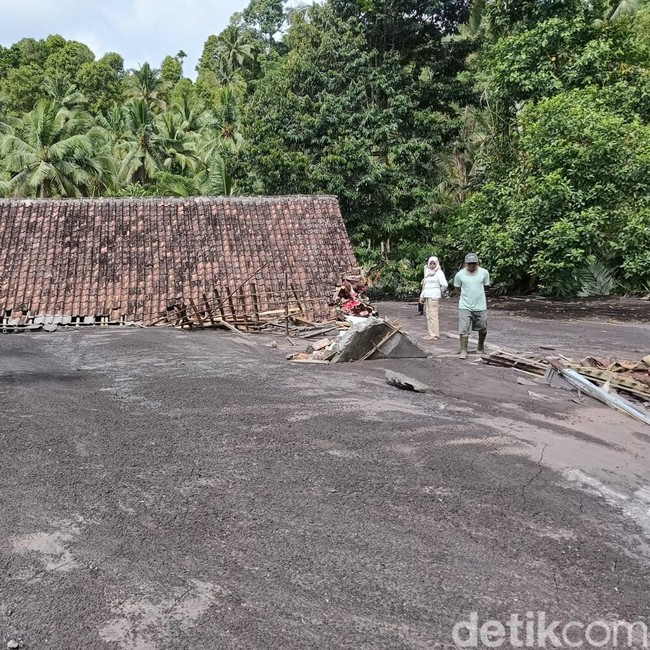 Potret Belasan Rumah di Lumajang Tenggelam oleh Banjir Lahar Dingin Semeru