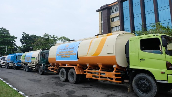 Bantuan Polda Riau ke Agam Tak Putus, Kini Kirim 30 Tangki Air