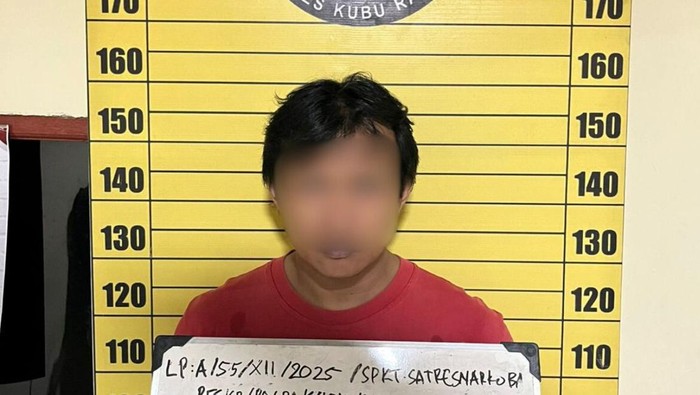 BJ, mantan pembalap motor nasional Kalbar ditangkap karena kirim sabu ke Bandung.