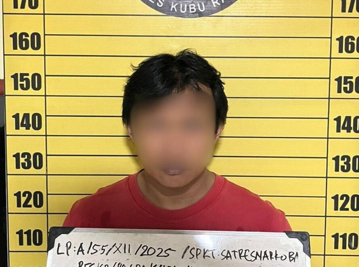 BJ, mantan pembalap motor nasional Kalbar ditangkap karena kirim sabu ke Bandung.